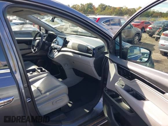 2018 Honda Odyssey Elite z VIN 5FNRL6H91JB071957, wystawiony jako IAAI lot #43506915 z przebiegiem 75 656 mil mil oraz . Historia ofert i sprzedaży dostępna na DreamBid. Obrazek 5.