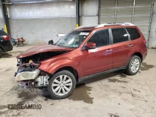 2011 Subaru Forester X Touring z VIN JF2SHAGC0BH720556, wystawiony jako Copart lot #52574895 z przebiegiem 84 658 mil mil oraz Szkoda całkowita • Salvage title. Historia ofert i sprzedaży dostępna na DreamBid. Obrazek 1.