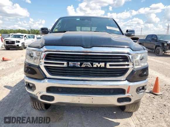 2021 Ram 1500 Big Horn z VIN 1C6SRFFT3MN523533, wystawiony jako Copart lot #85505395 z przebiegiem 43 612 mil mil oraz Czysty tytuł • Clean title. Historia ofert i sprzedaży dostępna na DreamBid. Obrazek 5.