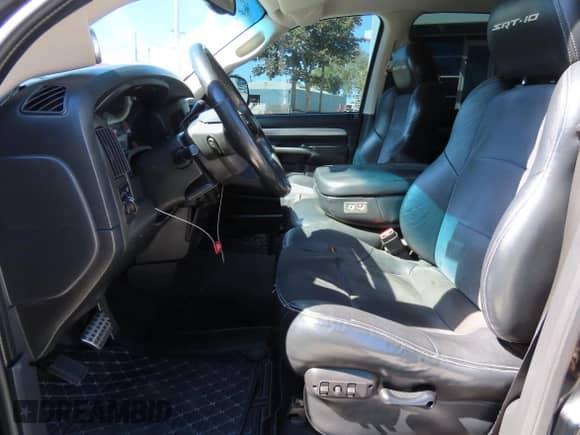 2005 Dodge Ram z VIN 3D7HA18H15G863253, wystawiony jako Copart lot #84461845 z przebiegiem 130 062 mil mil oraz Szkoda całkowita • Salvage title. Historia ofert i sprzedaży dostępna na DreamBid. Obrazek 9.