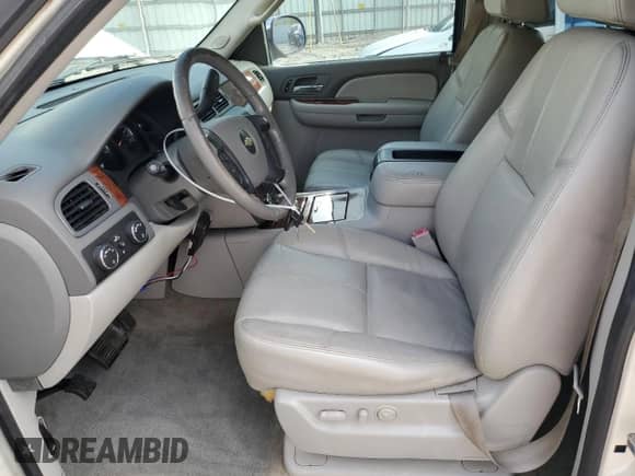 2008 Chevrolet Tahoe 1LT z VIN 1GNFK13078R178475, wystawiony jako Copart lot #81240715 z przebiegiem 216 561 mil mil oraz Szkoda całkowita • Salvage title. Historia ofert i sprzedaży dostępna na DreamBid. Obrazek 7.