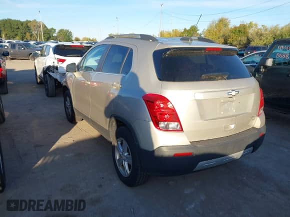 2016 Chevrolet Trax LT with VIN 3GNCJPSB3GL164901, listed as a IAAI auction lot 43394340 with 87,438 mi miles and . Bid and sale history available at DreamBid. Image 3.