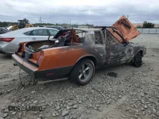 1985 Chevrolet Monte Carlo Sport SS z VIN 1G1GZ37G6FR114333, wystawiony jako Copart lot #72896644 z przebiegiem Nie podano mil oraz Szkoda całkowita • Salvage title. Historia ofert i sprzedaży dostępna na DreamBid. Obrazek 3.