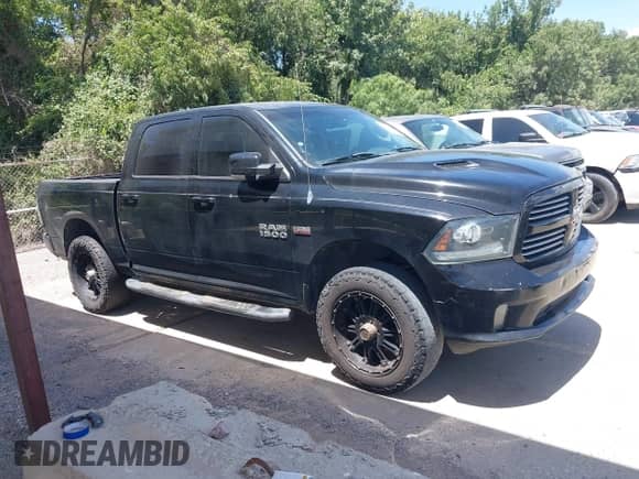 2013 Ram 1500 Sport z VIN 1C6RR7MT3DS514937, wystawiony jako IAAI lot #42628128 z przebiegiem 232 281 mil mil oraz . Historia ofert i sprzedaży dostępna na DreamBid. Obrazek 13.