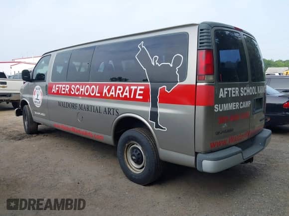 2001 Chevrolet Express with VIN 1GAHG39R211200819, listed as a IAAI auction lot 42444773 with 198,544 mi miles and . Bid and sale history available at DreamBid. Image 3.