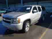2007 Chevrolet Suburban LT with VIN 3GNFC160X7G216627, listed as a IAAI auction lot 43445940 with 312,650 mi miles and . Bid and sale history available at DreamBid. Image 2.