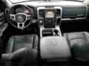 2016 Ram 1500 Laramie z VIN 1C6RR7VM1GS230296, wystawiony jako Copart lot #80571435 z przebiegiem 138 011 mil mil oraz Szkoda całkowita • Salvage title. Historia ofert i sprzedaży dostępna na DreamBid. Obrazek 8.