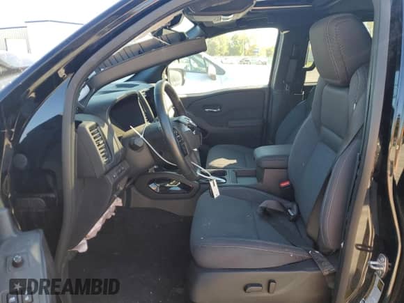 2024 Nissan Frontier Pro-4X z VIN 1N6ED1EKXRN623648, wystawiony jako Copart lot #84794185 z przebiegiem Nie podano mil oraz Nie do naprawy • Non repairable. Historia ofert i sprzedaży dostępna na DreamBid. Obrazek 7.