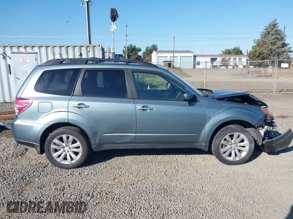 2013 Subaru Forester X Premium z VIN JF2SHADC2DH400338, wystawiony jako IAAI lot #43012170 z przebiegiem 112 317 mil mil oraz . Historia ofert i sprzedaży dostępna na DreamBid. Obrazek 13.