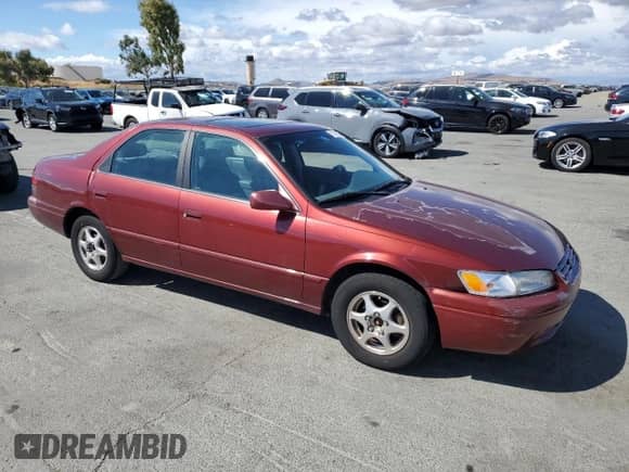 1999 Toyota Camry LE z VIN JT2BG22K9X0264433, wystawiony jako Copart lot #71749095 z przebiegiem 231 764 mil mil oraz Czysty tytuł • Clean title. Historia ofert i sprzedaży dostępna na DreamBid. Obrazek 4.