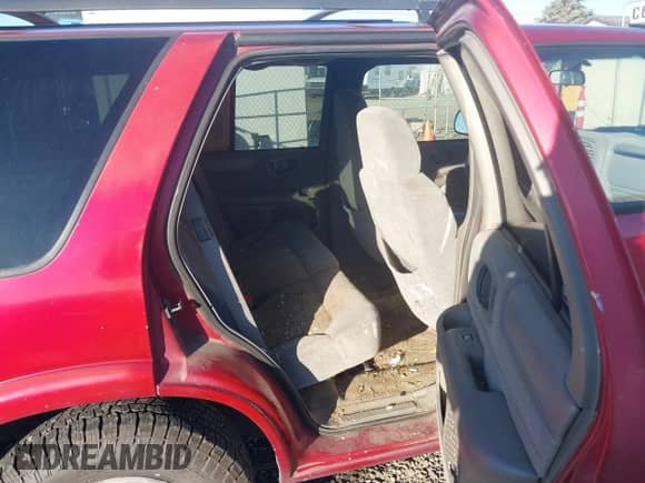 2000 Chevrolet Blazer LT с VIN 1GNDT13W6Y2243611, выставлен на аукционе IAAI как лот 43242790 с пробегом 251 823 миль миль и . История ставок и продаж доступна на DreamBid. Изображение 8.