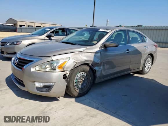 2015 Nissan Altima S with VIN 1N4AL3APXFN322333, listed as a Copart auction lot 82213145 with 130,371 mi miles and Salvage title. Bid and sale history available at DreamBid. Image 1.