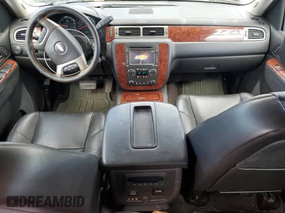 2013 Chevrolet Avalanche LTZ z VIN 3GNMCGE09DG205481, wystawiony jako Copart lot #78986434 z przebiegiem 67 460 mil mil oraz Szkoda całkowita • Salvage title. Historia ofert i sprzedaży dostępna na DreamBid. Obrazek 8.