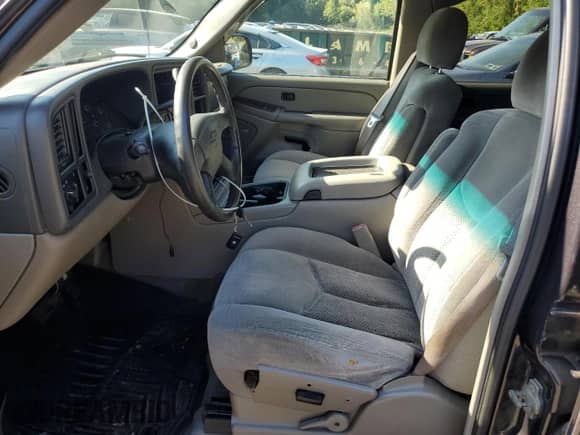 2004 Chevrolet Tahoe LS with VIN 1GNEC13T34J298026, listed as a Copart auction lot 70415785 with 262,614 mi miles and Clean title. Bid and sale history available at DreamBid. Image 7.