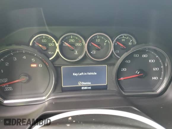 2024 Chevrolet Suburban LS z VIN 1GNSCBKD4RR220754, wystawiony jako Copart lot #85854184 z przebiegiem 8 580 mil mil oraz Szkoda całkowita • Salvage title. Historia ofert i sprzedaży dostępna na DreamBid. Obrazek 9.