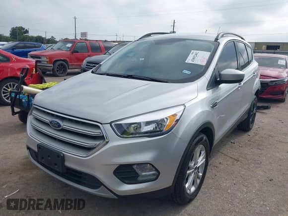 2018 Ford Escape SE z VIN 1FMCU9GD9JUC78285, wystawiony jako IAAI lot #43092402 z przebiegiem 111 326 mil mil oraz . Historia ofert i sprzedaży dostępna na DreamBid. Obrazek 2.