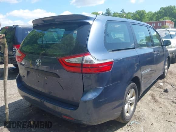 2016 Toyota Sienna L with VIN 5TDZK3DCXGS755834, listed as a IAAI auction lot 42385431 with 180,113 mi miles and . Bid and sale history available at DreamBid. Image 4.