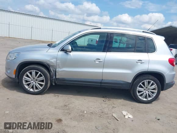 2009 Volkswagen Tiguan S с VIN WVGAV75N19W508048, выставлен на аукционе IAAI как лот 42754273 с пробегом 84 535 миль миль и . История ставок и продаж доступна на DreamBid. Изображение 14.