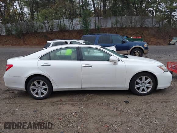 2007 Lexus ES 330 z VIN JTHBJ46G272141599, wystawiony jako IAAI lot #43296717 z przebiegiem 176 635 mil mil oraz . Historia ofert i sprzedaży dostępna na DreamBid. Obrazek 13.
