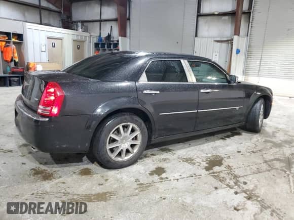 2010 Chrysler 300 C с VIN 2C3CK6CT9AH113804, выставлен на аукционе Copart как лот 69783475 с пробегом 109 874 миль миль и Чистый • Clean title. История ставок и продаж доступна на DreamBid. Изображение 3.