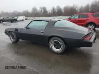 1978 Chevrolet Camaro z VIN 1Q87L8N521045, wystawiony jako Copart lot #84771204 z przebiegiem 6 452 mil mil oraz Czysty tytuł • Clean title. Historia ofert i sprzedaży dostępna na DreamBid. Obrazek 2.