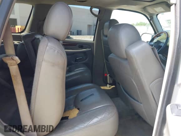 2004 Cadillac Escalade with VIN 1GYEC63T44R166653, listed as a IAAI auction lot 43142743 with 191,983 mi miles and . Bid and sale history available at DreamBid. Image 8.