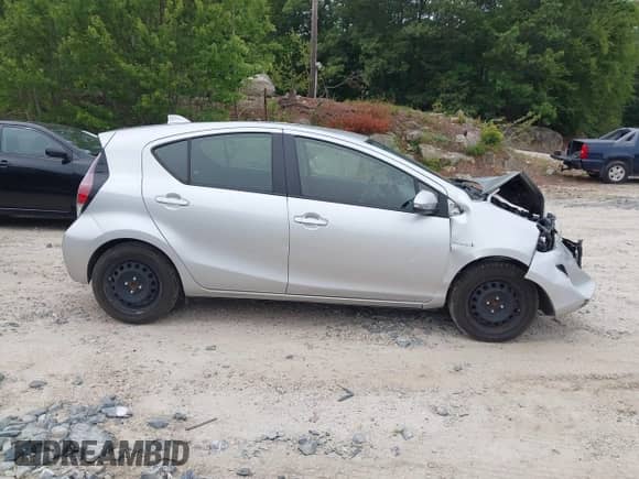 2015 Toyota Prius One z VIN JTDKDTB38F1583183, wystawiony jako IAAI lot #42905756 z przebiegiem 166 787 mil mil oraz . Historia ofert i sprzedaży dostępna na DreamBid. Obrazek 13.