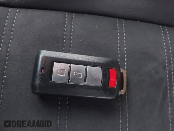 2020 Mitsubishi Outlander ES с VIN JA4AZ3A37LZ008157, выставлен на аукционе IAAI как лот 41110526 с пробегом 70 152 миль миль и . История ставок и продаж доступна на DreamBid. Изображение 11.