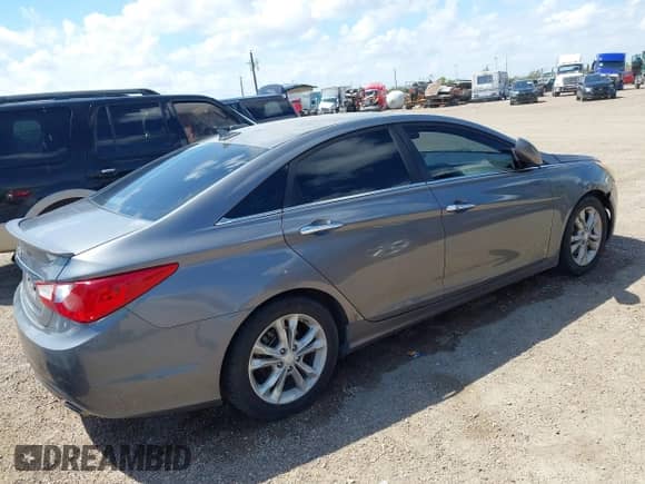 2012 Hyundai Sonata SE z VIN 5NPEC4AC4CH391092, wystawiony jako IAAI lot #43241155 z przebiegiem 137 266 mil mil oraz . Historia ofert i sprzedaży dostępna na DreamBid. Obrazek 4.