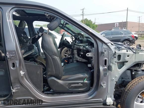 2025 Jeep Grand Cherokee Altitude X with VIN 1C4RJKAG3S8683070, listed as a IAAI auction lot 42901019 with Not provided miles and . Bid and sale history available at DreamBid. Image 5.