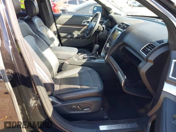 2017 Ford Explorer Limited z VIN 1FM5K7F8XHGC38118, wystawiony jako IAAI lot #43349903 z przebiegiem 87 627 mil mil oraz . Historia ofert i sprzedaży dostępna na DreamBid. Obrazek 5.