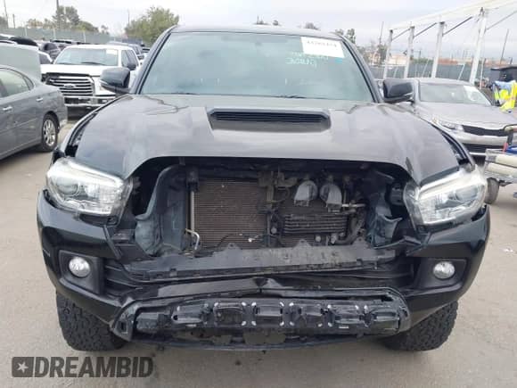 2016 Toyota Tacoma SR z VIN 5TFCZ5AN8GX002137, wystawiony jako IAAI lot #43262454 z przebiegiem 187 414 mil mil oraz . Historia ofert i sprzedaży dostępna na DreamBid. Obrazek 6.