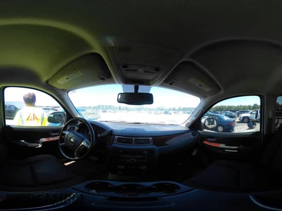 2014 Chevrolet Tahoe LS with VIN 1GNSCAE01ER191744, listed as a IAAI auction lot 43068276 with 275,886 mi miles and . Bid and sale history available at DreamBid. Image 18.