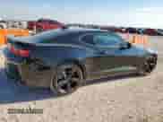 2018 Chevrolet Camaro 2SS z VIN 1G1FH1R79J0129275, wystawiony jako Copart lot #69356375 z przebiegiem 121 926 mil mil oraz Czysty tytuł • Clean title. Historia ofert i sprzedaży dostępna na DreamBid. Obrazek 3.