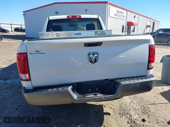 2009 Dodge 1500 ST z VIN 1D3HB16K59J509284, wystawiony jako IAAI lot #41687705 z przebiegiem 150 878 mil mil oraz . Historia ofert i sprzedaży dostępna na DreamBid. Obrazek 17.