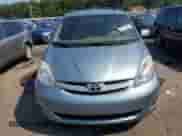 2008 Toyota Sienna XLE z VIN 5TDBK22C58S017343, wystawiony jako Copart lot #63578055 z przebiegiem 173 803 mil mil oraz Szkoda całkowita • Salvage title. Historia ofert i sprzedaży dostępna na DreamBid. Obrazek 5.