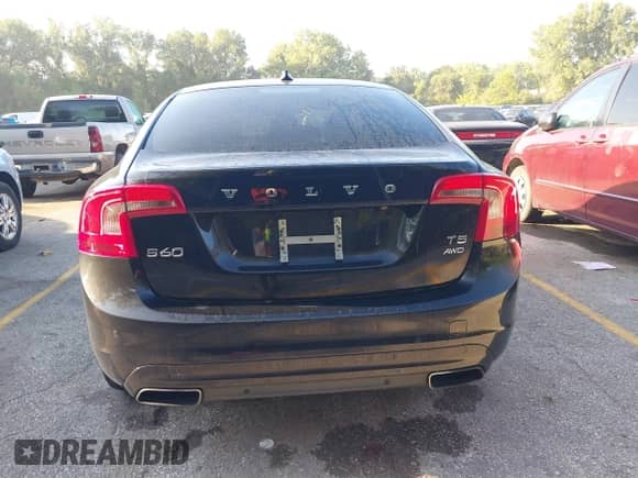 2015 Volvo S60 T5 Premier с VIN YV1612TK4F1345481, выставлен на аукционе IAAI как лот 43141748 с пробегом 179 143 миль миль и . История ставок и продаж доступна на DreamBid. Изображение 16.