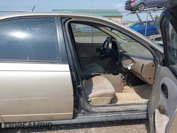 1998 Saturn SL with VIN 1G8ZJ5270WZ203979, listed as a IAAI auction lot 43135380 with 212,673 mi miles and . Bid and sale history available at DreamBid. Image 5.