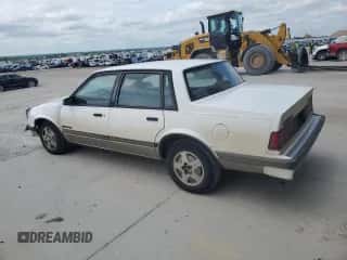1988 Chevrolet Celebrity с VIN 1G1AW51W2J6260846, выставлен на аукционе Copart как лот 64575285 с пробегом 105 014 миль миль и Списание • Salvage title. История ставок и продаж доступна на DreamBid. Изображение 2.