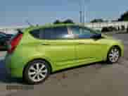 2013 Hyundai Accent SE z VIN KMHCU5AE7DU066032, wystawiony jako Copart lot #66413665 z przebiegiem 158 482 mil mil oraz Czysty tytuł • Clean title. Historia ofert i sprzedaży dostępna na DreamBid. Obrazek 3.