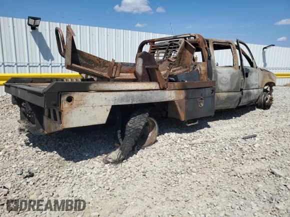 2006 Chevrolet Silverado 3500 LT1 z VIN 1GBJK39D86E281597, wystawiony jako Copart lot #70057195 z przebiegiem Nie podano mil oraz Nie do naprawy • Non repairable. Historia ofert i sprzedaży dostępna na DreamBid. Obrazek 3.