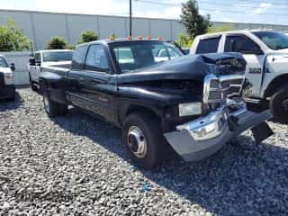 1997 Dodge 3500 с VIN 3B7MC33D8VM559423, выставлен на аукционе Copart как лот 60980775 с пробегом 221 025 миль миль и Списание • Salvage title. История ставок и продаж доступна на DreamBid. Изображение 1.