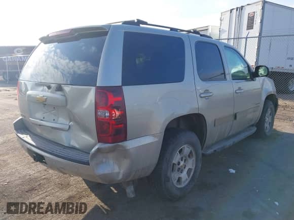 2014 Chevrolet Tahoe LS z VIN 1GNSKAE08ER161675, wystawiony jako IAAI lot #41859769 z przebiegiem 160 711 mil mil oraz . Historia ofert i sprzedaży dostępna na DreamBid. Obrazek 4.