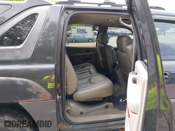 2005 Chevrolet Avalanche Z71 с VIN 3GNEK12Z55G126575, выставлен на аукционе IAAI как лот 42363204 с пробегом 185 661 миль миль и . История ставок и продаж доступна на DreamBid. Изображение 8.