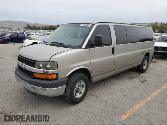 2003 Chevrolet Express Passenger with VIN 1GAHG39U631107387, listed as a Copart auction lot 70873805 with 217,147 mi miles and Salvage title. Bid and sale history available at DreamBid. Image 1.
