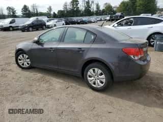 2014 Chevrolet Cruze LS z VIN 1G1PA5SG4E7147187, wystawiony jako Copart lot #83755995 z przebiegiem 125 469 mil mil oraz Czysty tytuł • Clean title. Historia ofert i sprzedaży dostępna na DreamBid. Obrazek 2.