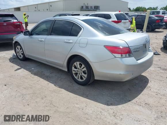 2010 Honda Accord LX-P z VIN 1HGCP2F4XAA047080, wystawiony jako IAAI lot #42512064 z przebiegiem 173 615 mil mil oraz . Historia ofert i sprzedaży dostępna na DreamBid. Obrazek 3.