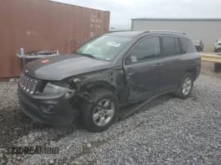 2016 Jeep Compass Latitude z VIN 1C4NJCEB0GD655549, wystawiony jako Copart lot #52167835 z przebiegiem 173 662 mil mil oraz Szkoda całkowita • Salvage title. Historia ofert i sprzedaży dostępna na DreamBid. Obrazek 1.