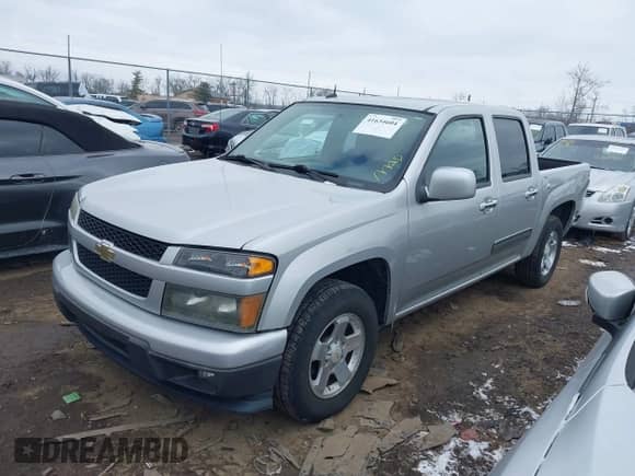 2010 Chevrolet Colorado 1LT z VIN 1GCDSCDE0A8125747, wystawiony jako IAAI lot #41634604 z przebiegiem 120 215 mil mil oraz . Historia ofert i sprzedaży dostępna na DreamBid. Obrazek 2.