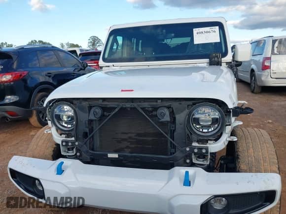 2021 Jeep Wrangler Unlimited Sahara z VIN 1C4JJXP64MW840094, wystawiony jako IAAI lot #40830676 z przebiegiem 31 716 mil mil oraz . Historia ofert i sprzedaży dostępna na DreamBid. Obrazek 13.